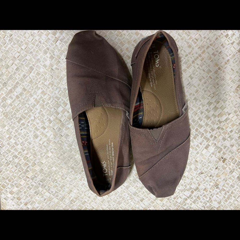 Size 7, Grey Toms
